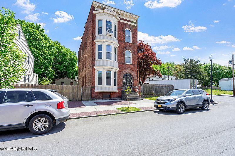 3rd image of 382 4th Street