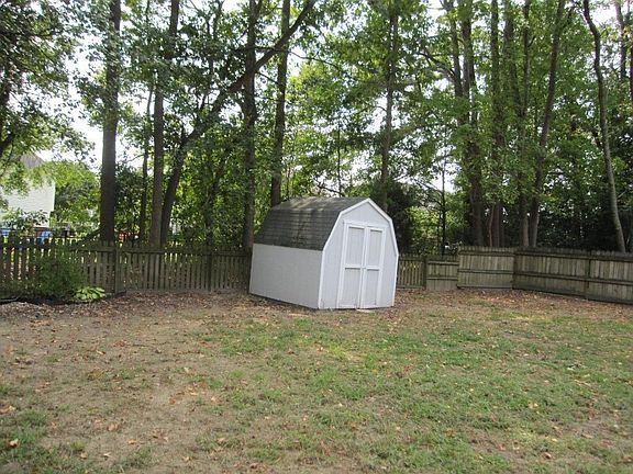 3rd image of 205 Baytree Dr