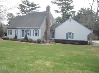 1 Canterbury Ln, Bourne, MA 02532