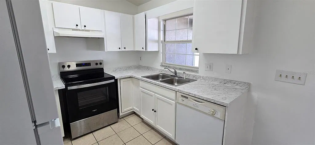 2 bed, 2.0 bath, 1034 sqft, $1,370 — Photo 3