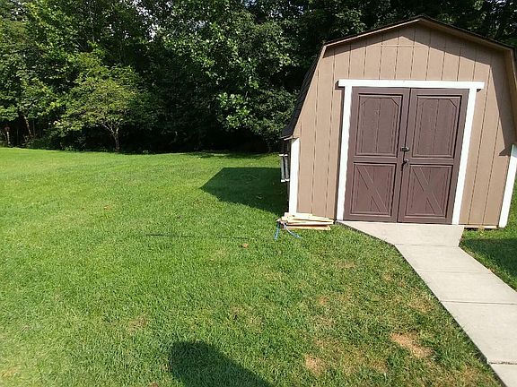 4th image of 10753 Woodland Ct