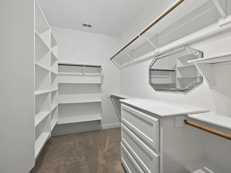 14668 Blakehill Dr — Photo 32