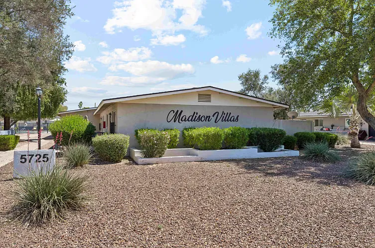 Madison Villas — Photo 1