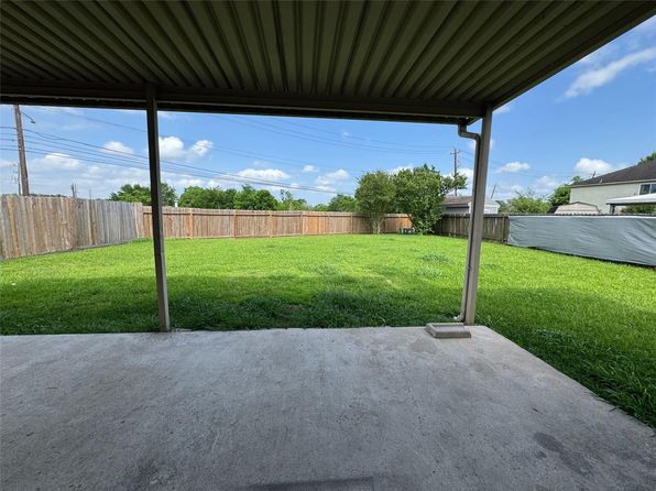 3505 Stonegate Cir, Pearland, TX 77584
