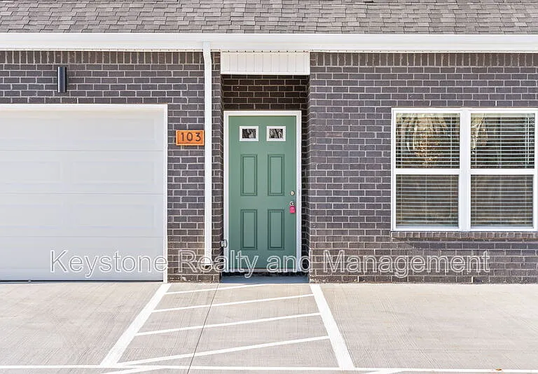 760 Tracy Ln #A103 — Photo 2
