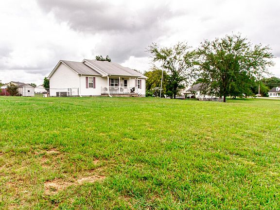 3rd image of 426 Sondra Dr