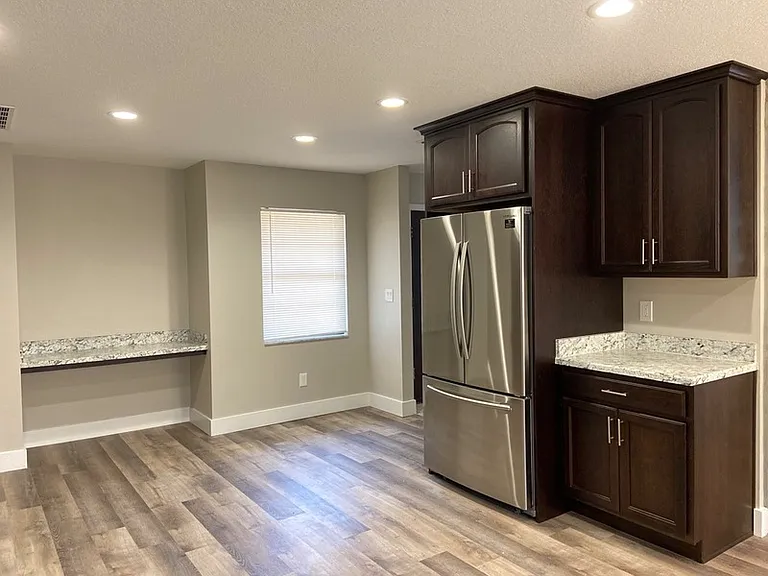 215 Cambridge Dr — Photo 5