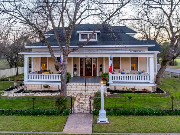 703 Main St, Comfort, TX 78013