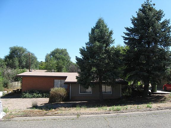 2nd image of 413 Stewart Cir