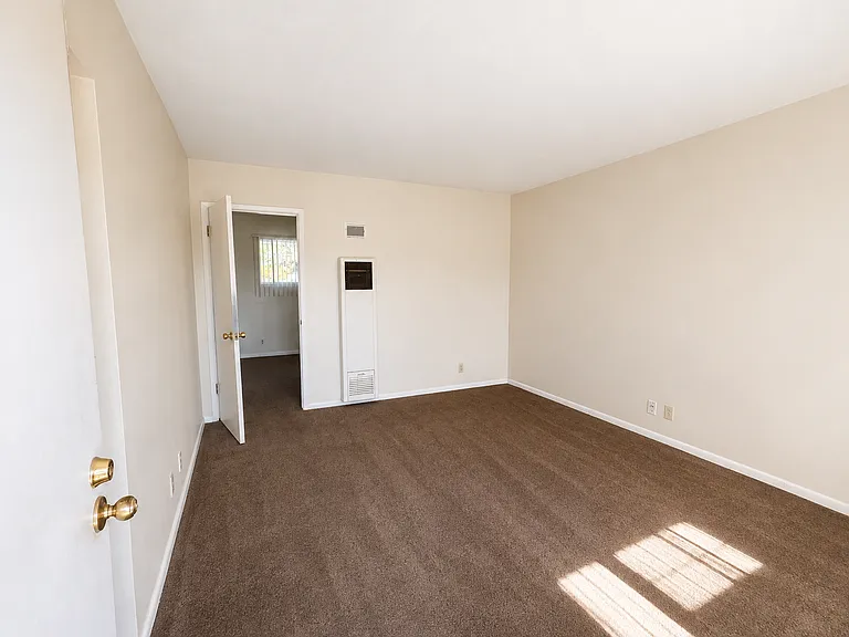 Greenwood Ave - 110 — Photo 5