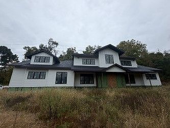 4th image of 301 Baldwin Rd
