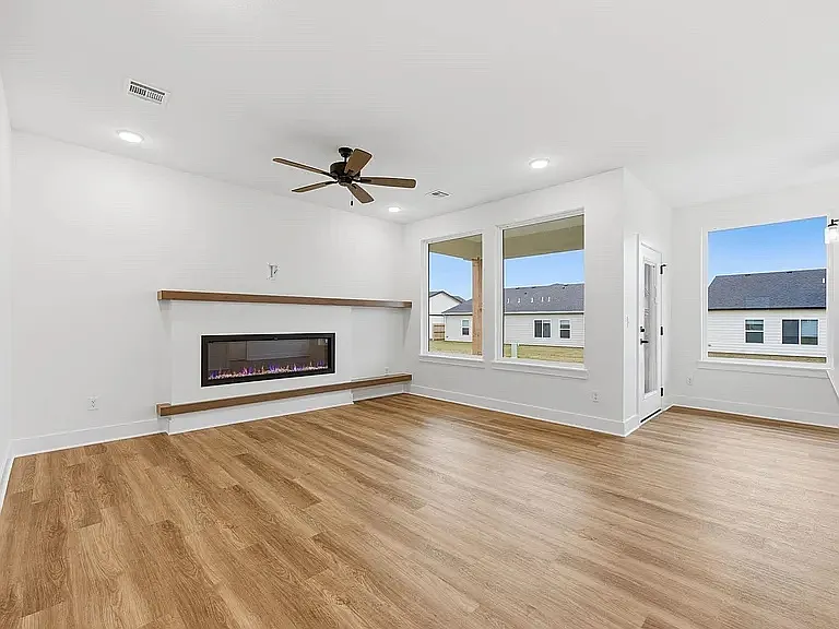 620 Elmwood St — Photo 2