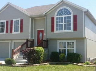 4425 Broadway Ter, Leavenworth, KS 66048