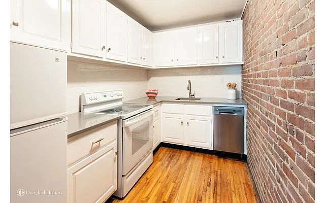 Sold by Douglas Elliman | media 14