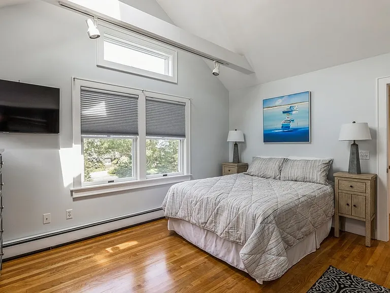 24 N Harbor Dr — Photo 13
