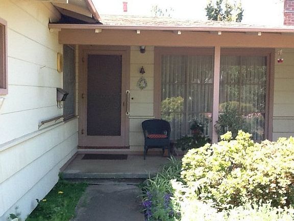 2nd image of 2916 Bryant St
