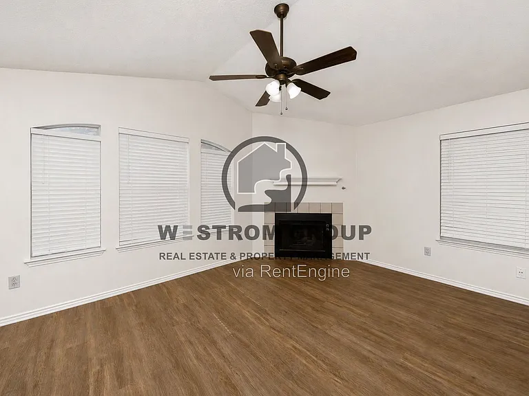 316 Crowe Dr — Photo 7