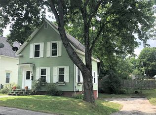 35 Oak St, Gardiner, ME 04345