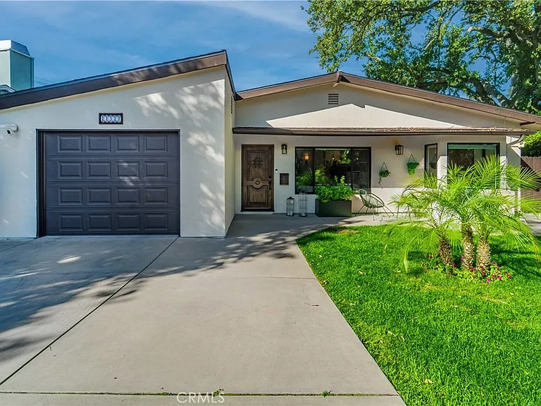 21327 Providencia St — Photo 52