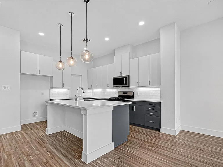 2105 Holman St — Photo 12