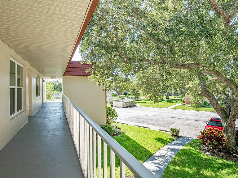 20 Pine Arbor Ln #202 — Photo 40