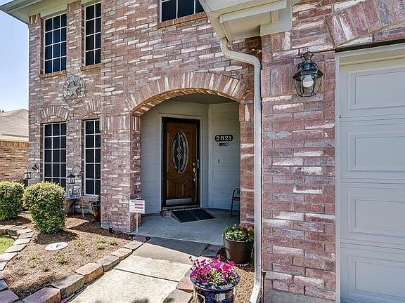 2nd image of 2821 Briargrove Ln