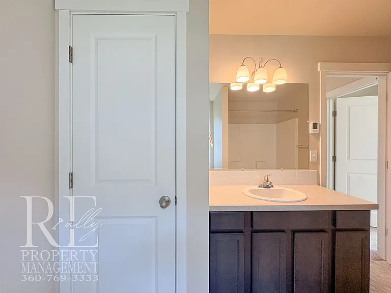690 SE Olga Cir — Photo 15