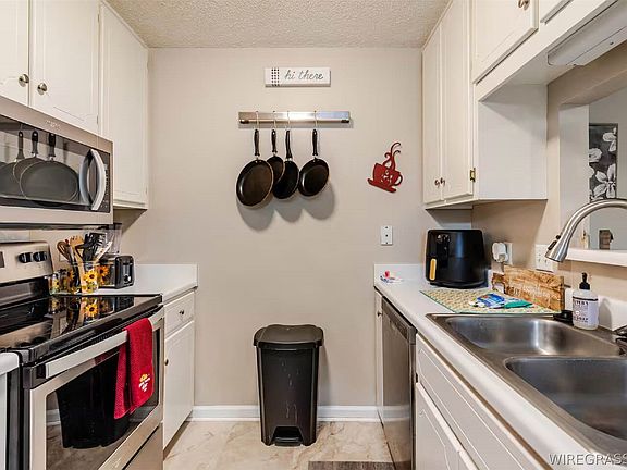 5th image of 300 Ridgeway Dr