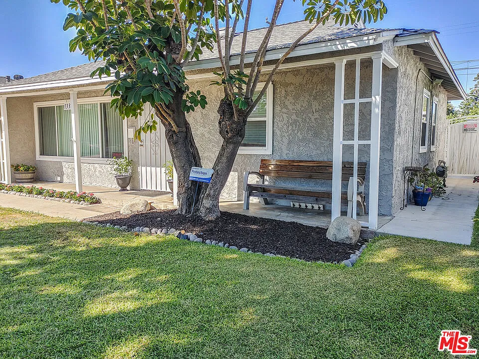 3 bed, 2.0 bath, 1408 sqft, $3,995 — Photo 3
