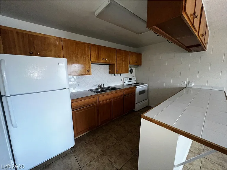 3720 Royal Crest St #14 — Photo 7