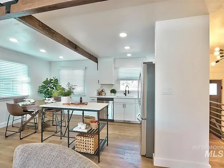2316 W Kootenai St — Photo 3
