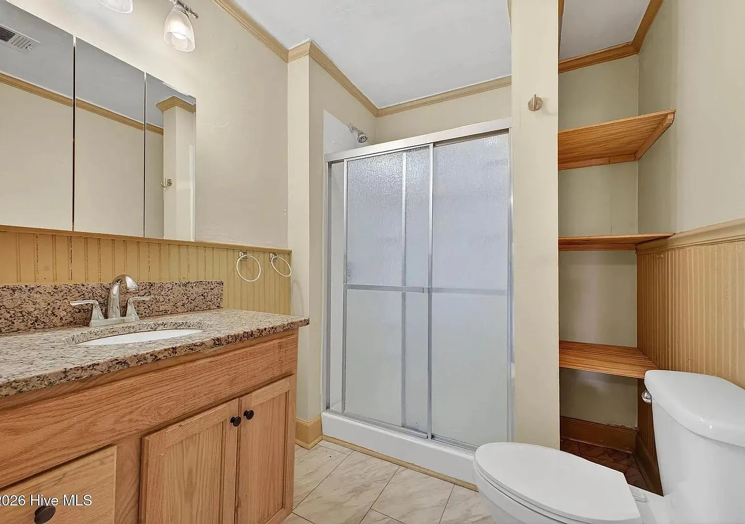 Ideal for Medical Professionals & Students Spacious 5BR Near Downtown — Photo 4