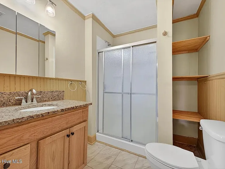 1102 Phillips St — Photo 4