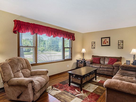2nd image of 734 Shadybrook Dr