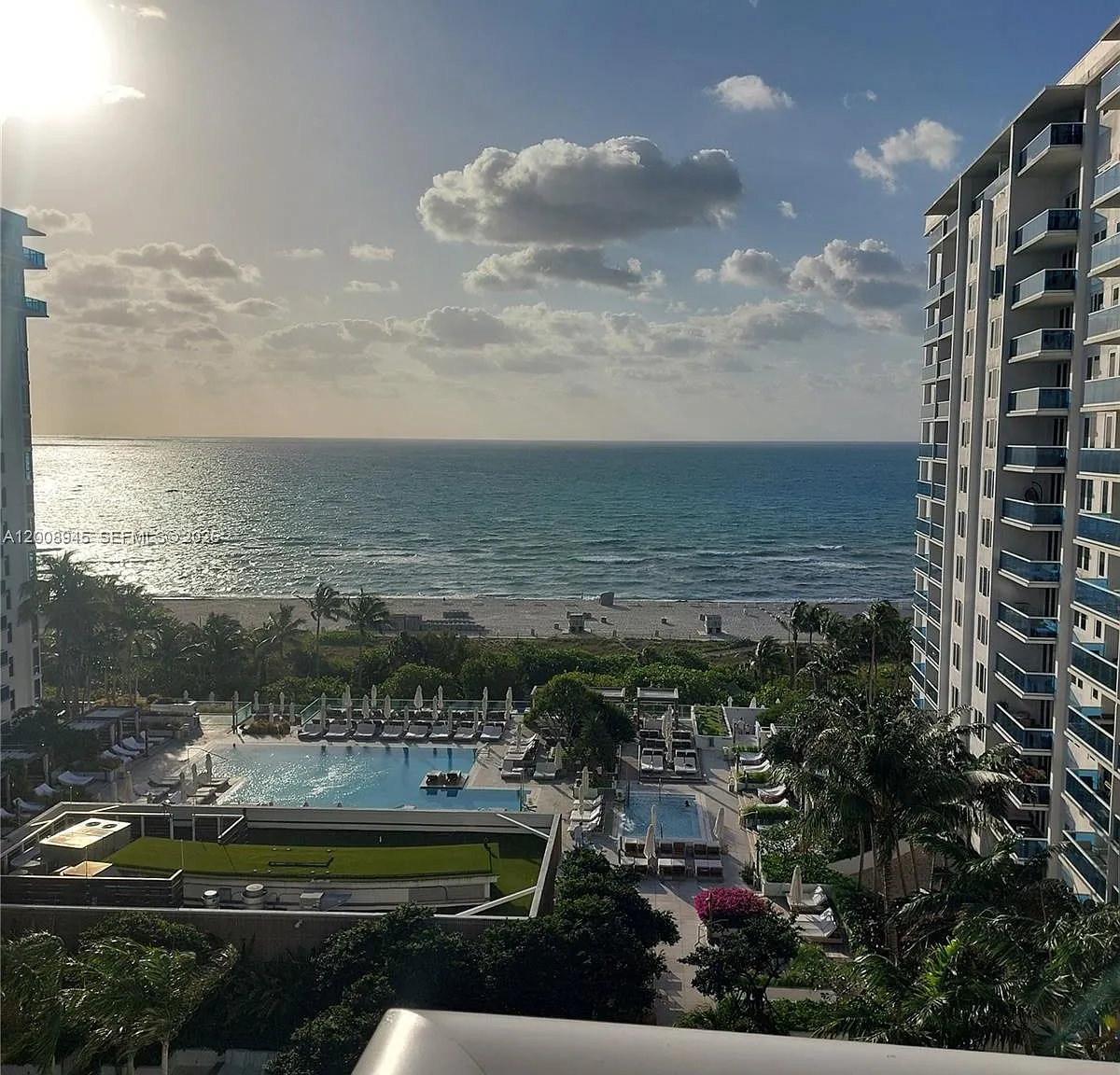 Roney Palace Condo — Photo 2