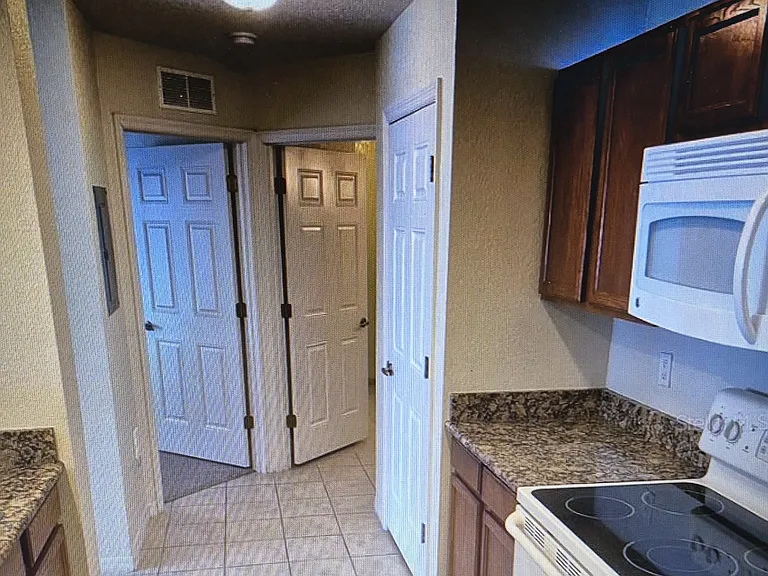 4600 E Moody Blvd #8B — Photo 23