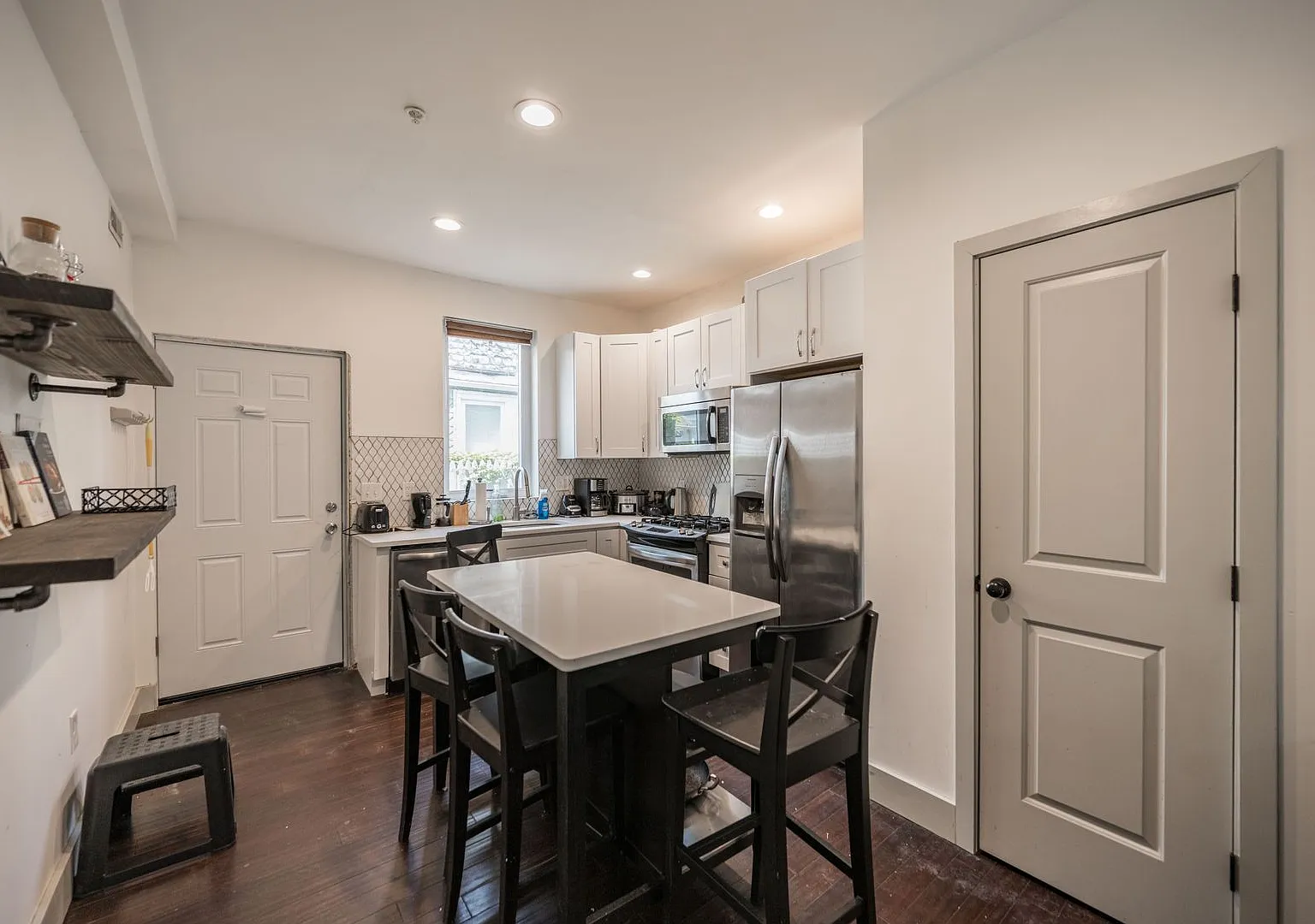 Modern Olde Kensington Home — Photo 3
