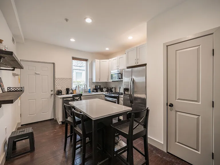 1770 Waterloo St — Photo 3