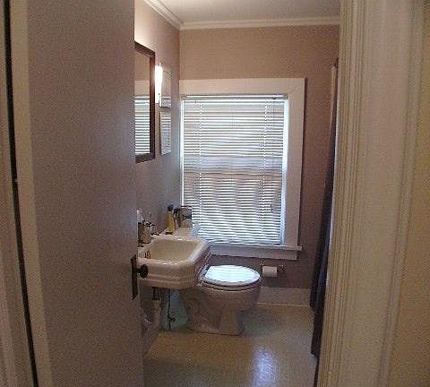 5th image of 301 E Washington St APT 7