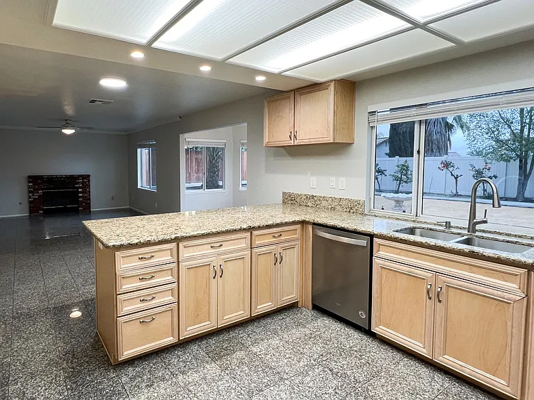8558 Sandhill Dr — Photo 14