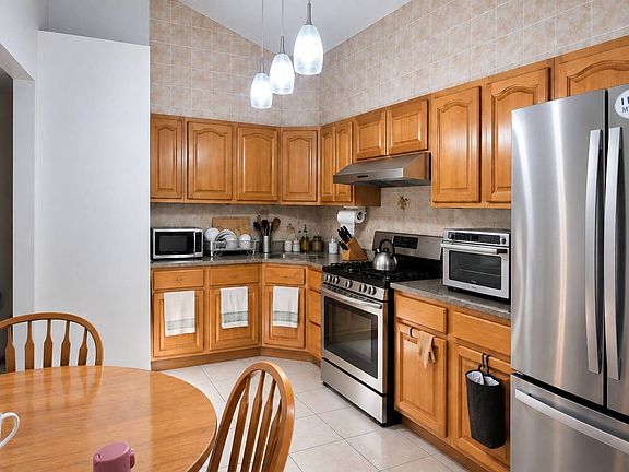 4th image of 2517 125th St