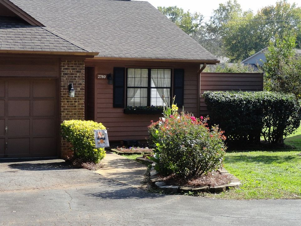 1st image of 2780 Woodridge Dr
