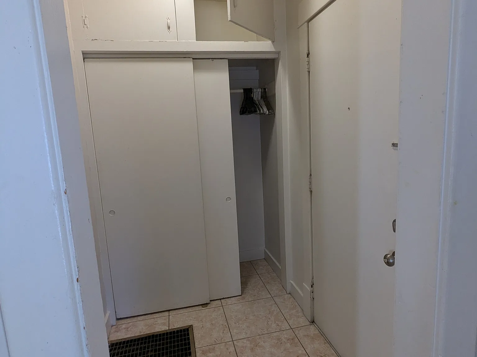 2 bed, 1100 sqft, $1,400 — Photo 4