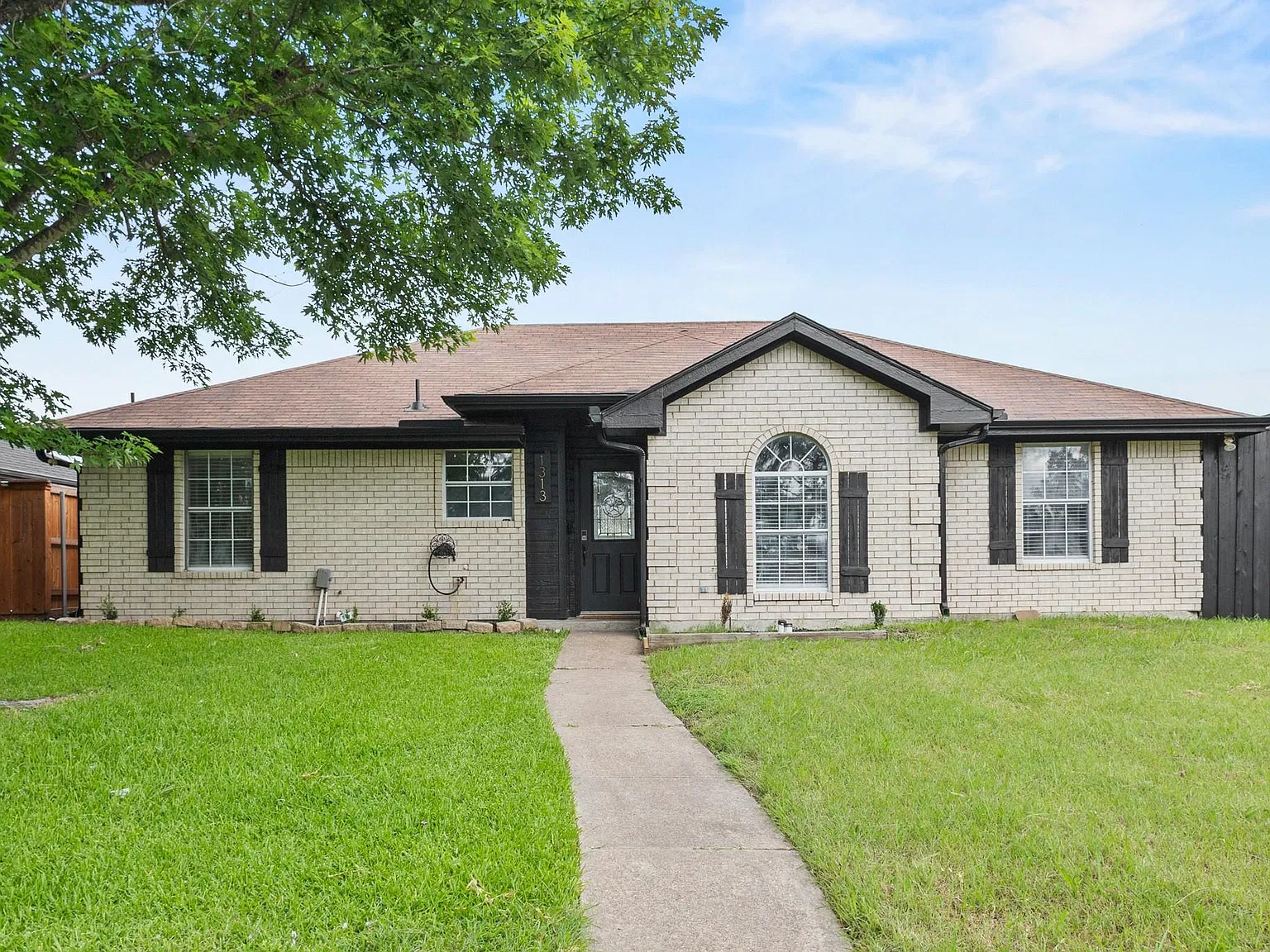 4 bed, 1447 sqft, $2,450 — Photo 1