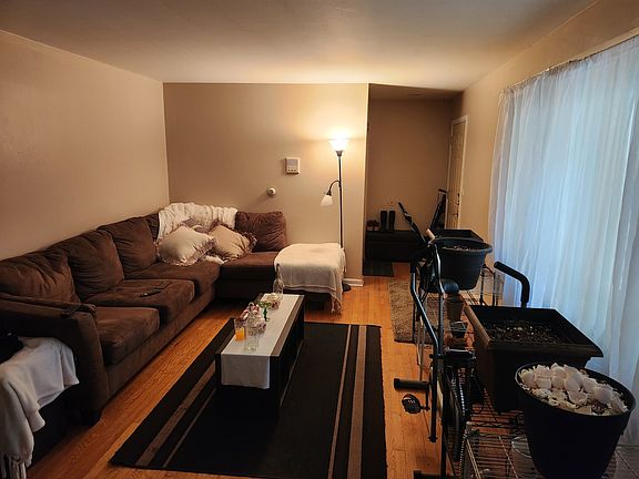 4th image of 1404 W Estes Ave APT 4A