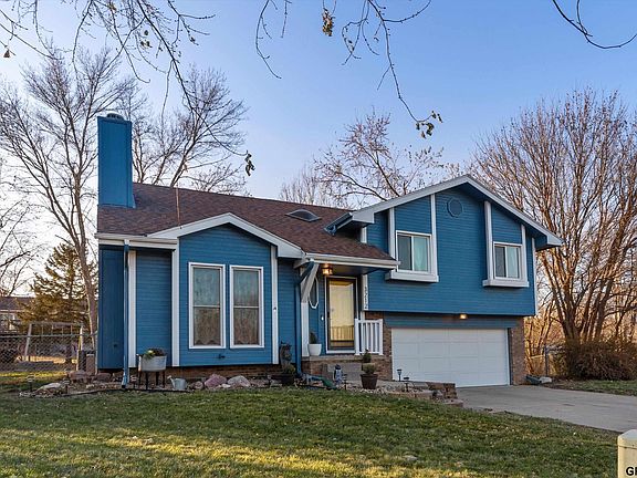 2nd image of 3212 Henery Cir