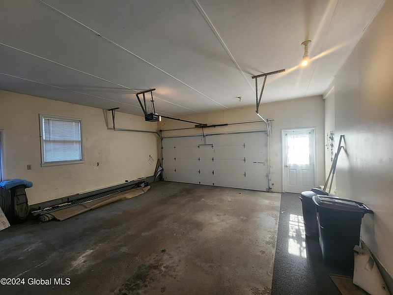 4th image of 15 Rockefeller Drive