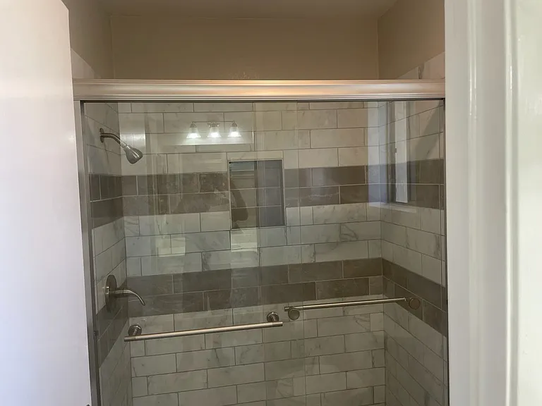 Premier shower