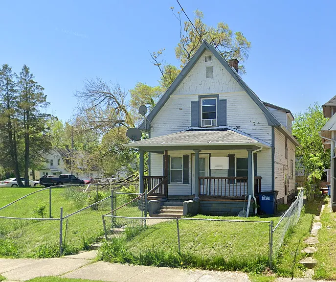 2111 Hawthorne St — Photo 1