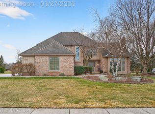 6621 Hill Top Dr, Troy, MI